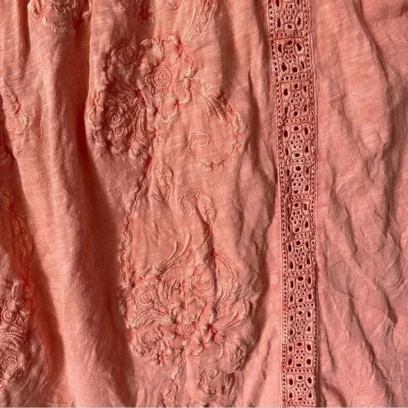 Lucky Brand | Distressed Puff Sleeve Embroidered Top - Picture 10 of 12